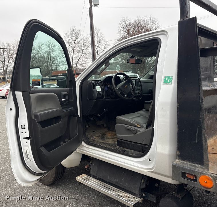 image for item DT2780 2019 Chevrolet Silverado 6500HD flatbed truck