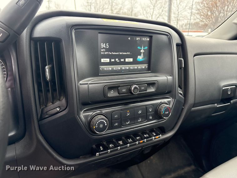 image for item DT2780 2019 Chevrolet Silverado 6500HD flatbed truck