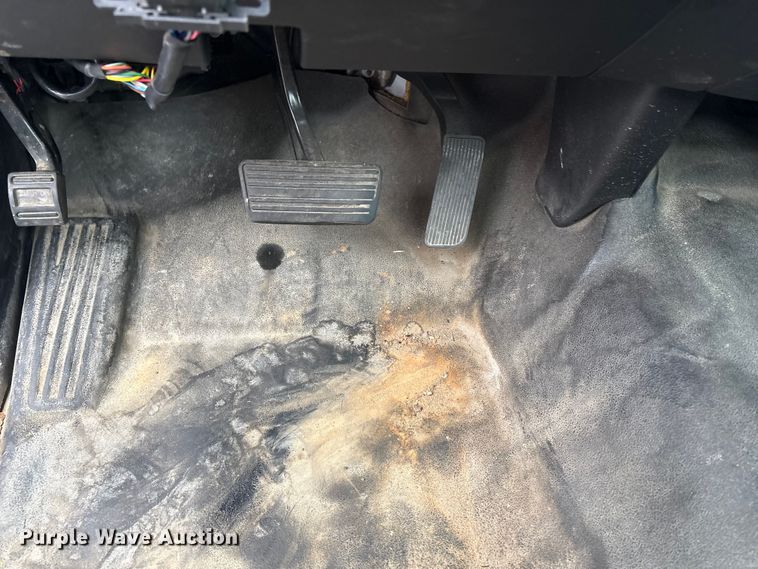 image for item DT2780 2019 Chevrolet Silverado 6500HD flatbed truck