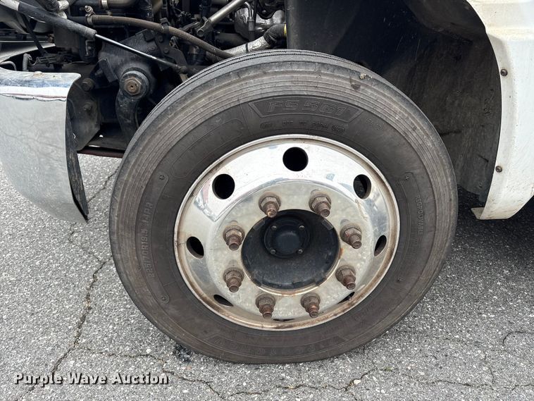 image for item DT2780 2019 Chevrolet Silverado 6500HD flatbed truck