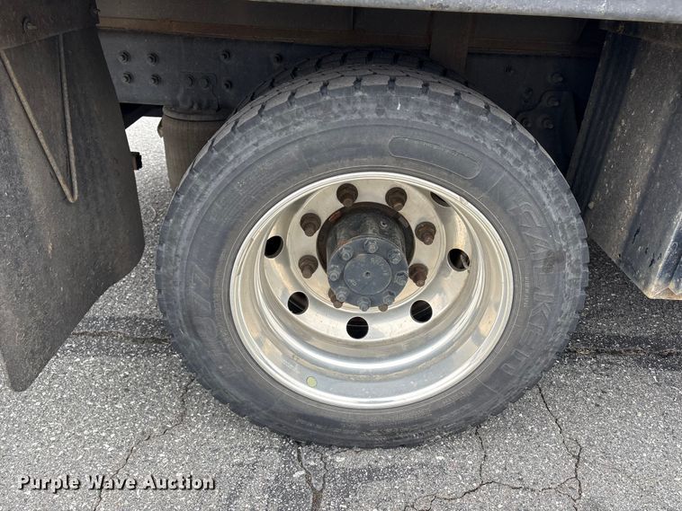 image for item DT2780 2019 Chevrolet Silverado 6500HD flatbed truck