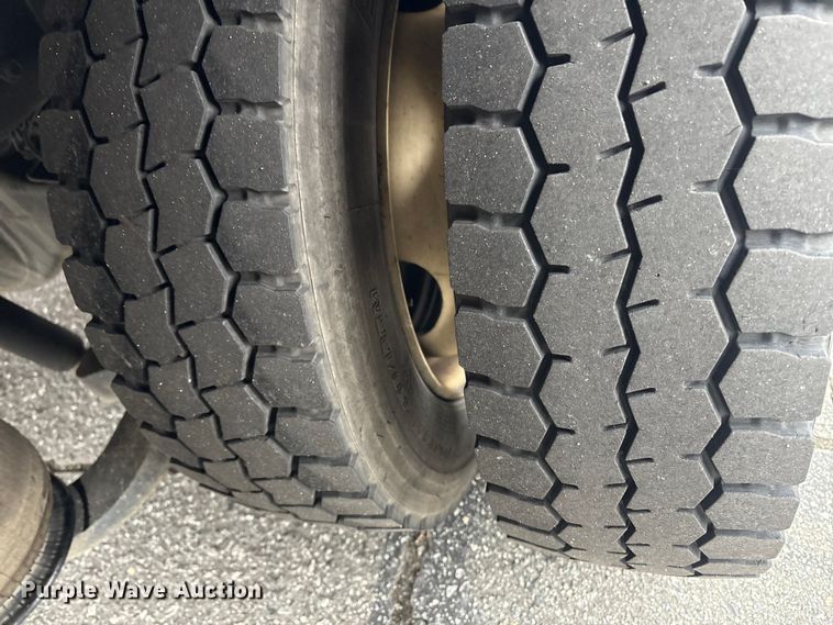 image for item DT2780 2019 Chevrolet Silverado 6500HD flatbed truck