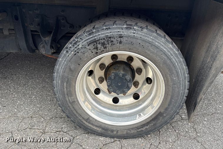 image for item DT2780 2019 Chevrolet Silverado 6500HD flatbed truck