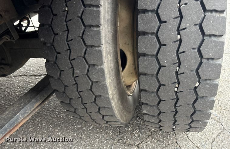 image for item DT2780 2019 Chevrolet Silverado 6500HD flatbed truck