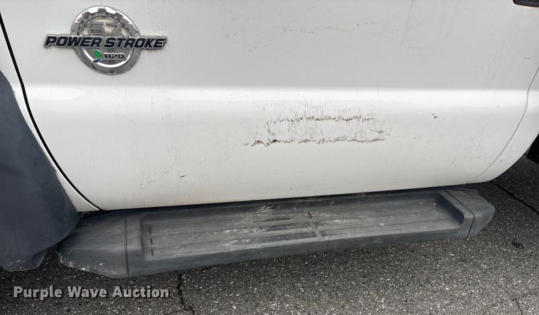 image for item DT2781 2013 Ford F550 flatbed truck