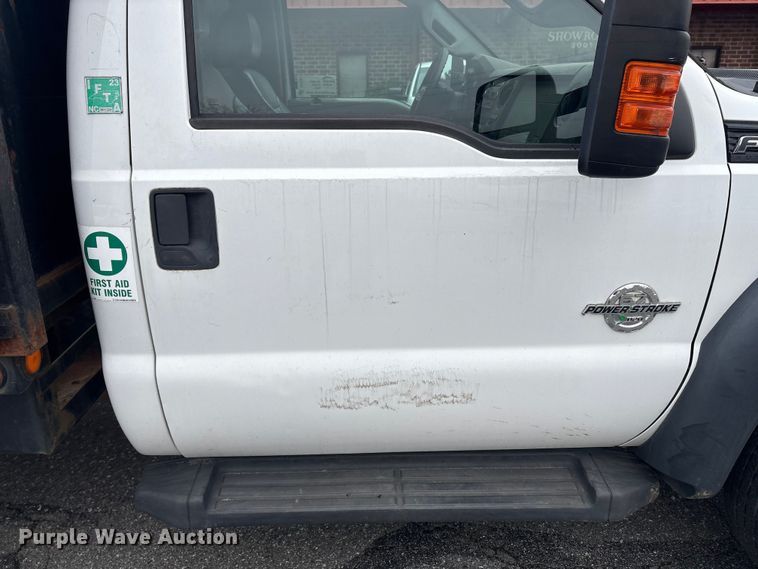 image for item DT2781 2013 Ford F550 flatbed truck