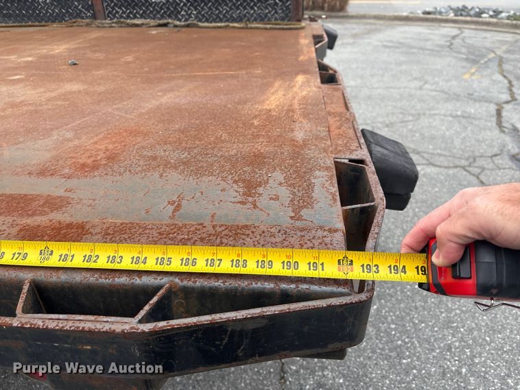 image for item DT2781 2013 Ford F550 flatbed truck