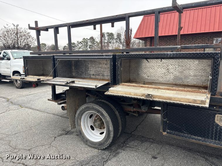 image for item DT2781 2013 Ford F550 flatbed truck