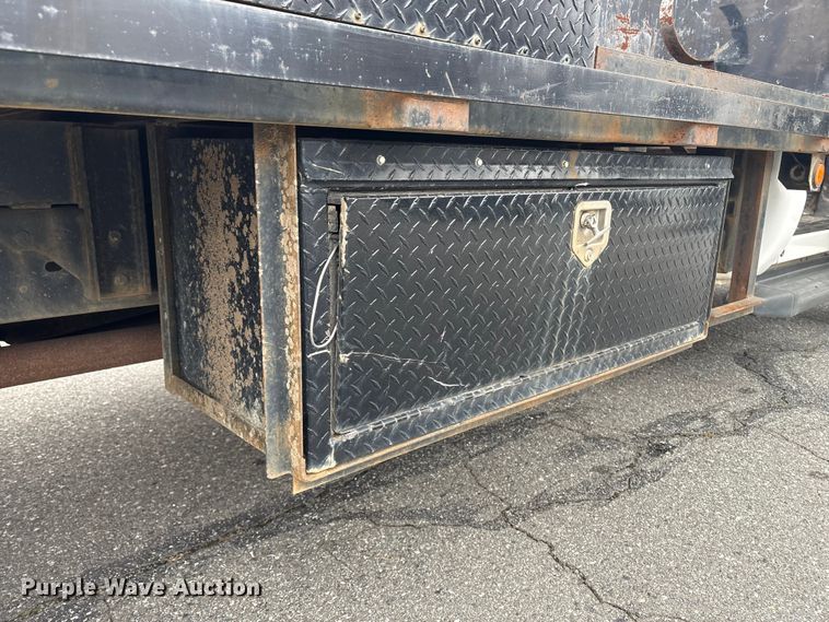 image for item DT2781 2013 Ford F550 flatbed truck