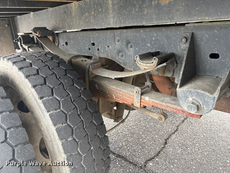 image for item DT2781 2013 Ford F550 flatbed truck