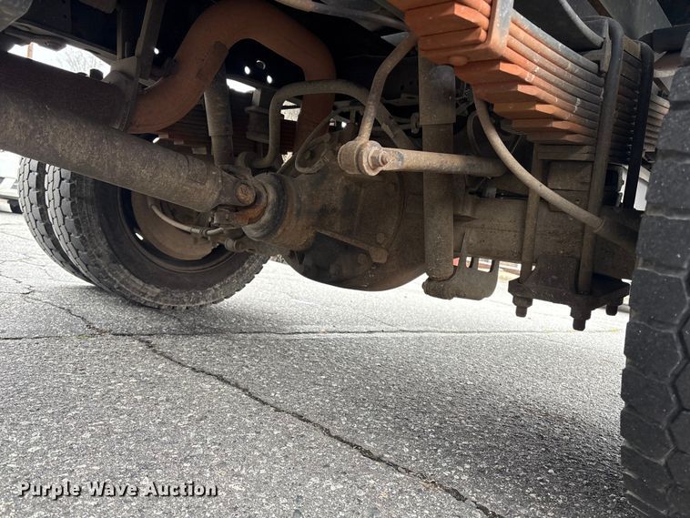 image for item DT2781 2013 Ford F550 flatbed truck