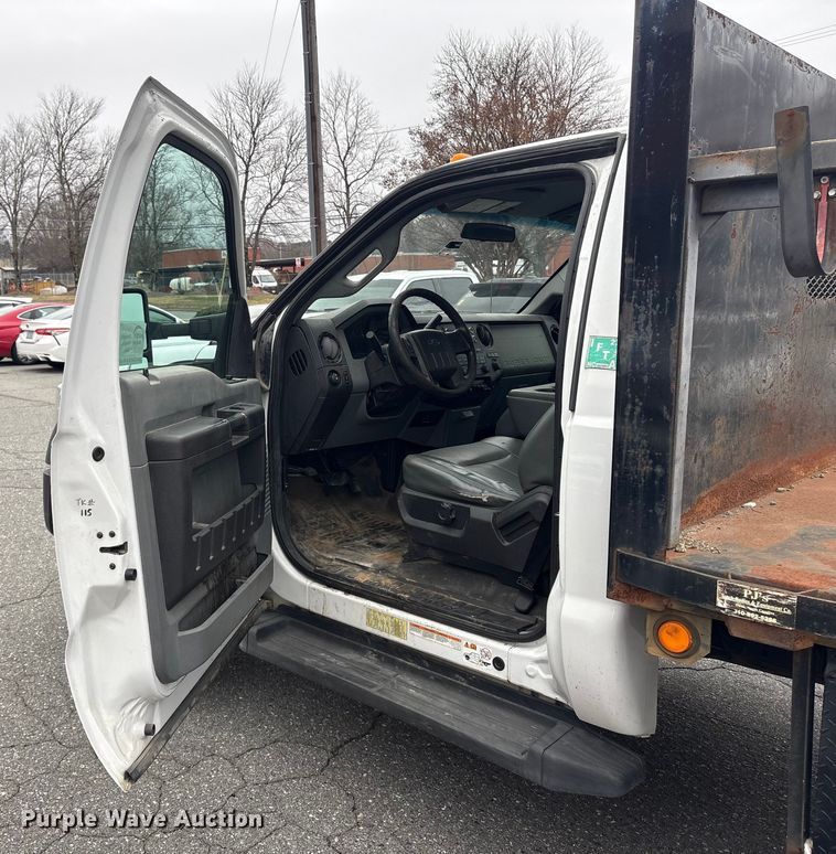 image for item DT2781 2013 Ford F550 flatbed truck