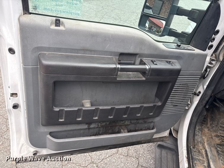 image for item DT2781 2013 Ford F550 flatbed truck