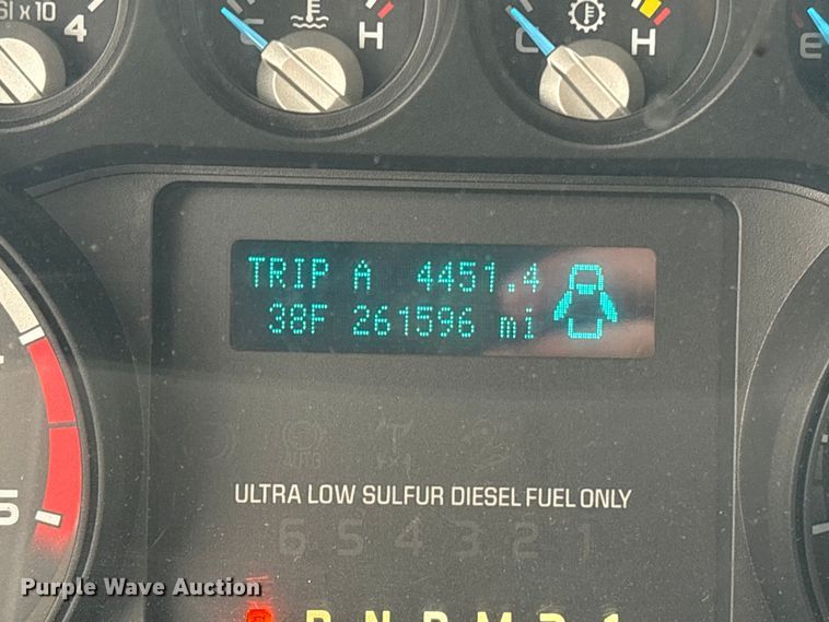 image for item DT2781 2013 Ford F550 flatbed truck