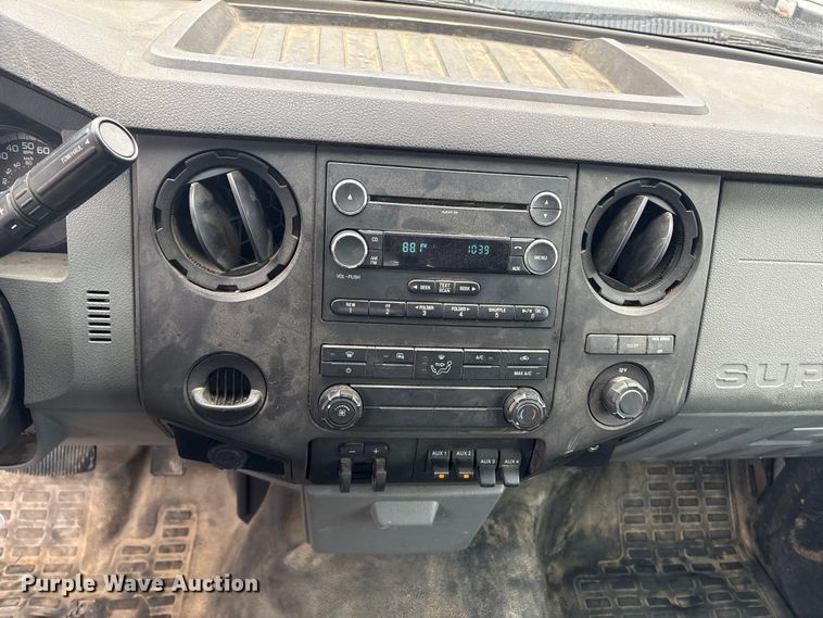 image for item DT2781 2013 Ford F550 flatbed truck