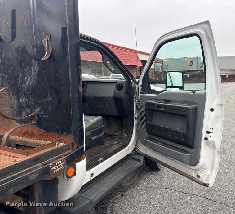 image for item DT2781 2013 Ford F550 flatbed truck