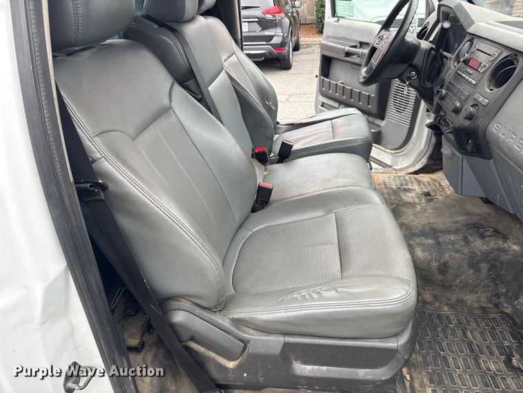 image for item DT2781 2013 Ford F550 flatbed truck