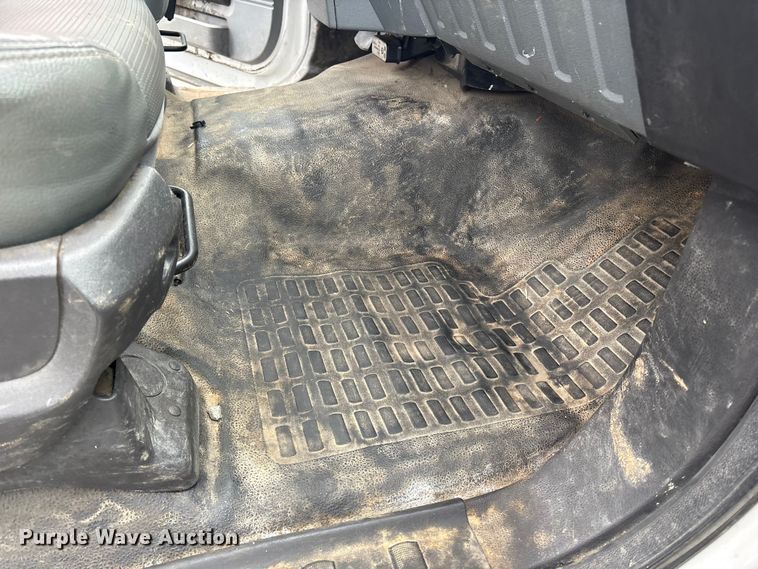 image for item DT2781 2013 Ford F550 flatbed truck