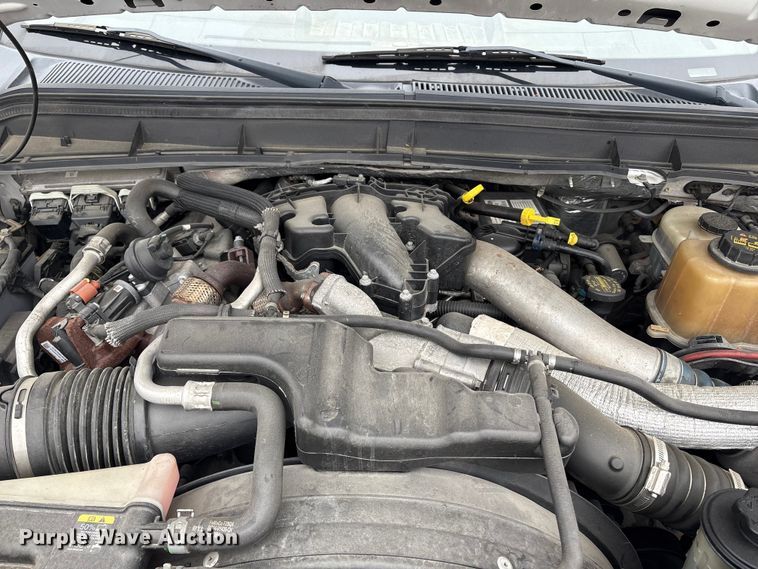 image for item DT2781 2013 Ford F550 flatbed truck