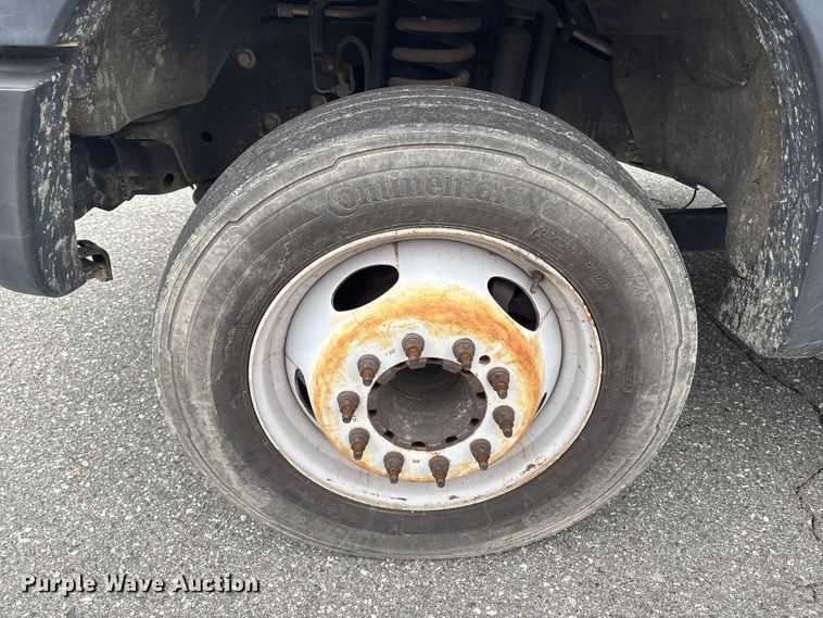 image for item DT2781 2013 Ford F550 flatbed truck