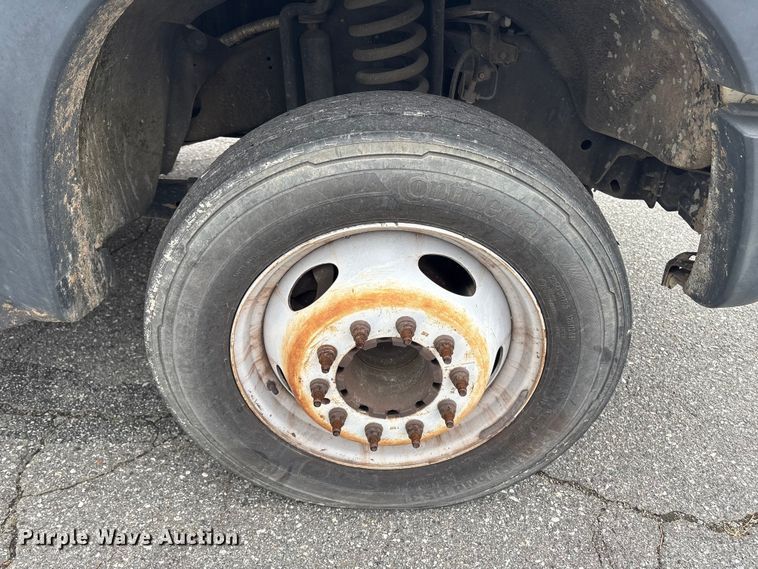 image for item DT2781 2013 Ford F550 flatbed truck