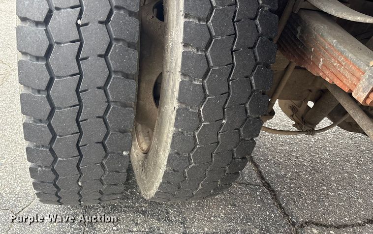 image for item DT2781 2013 Ford F550 flatbed truck