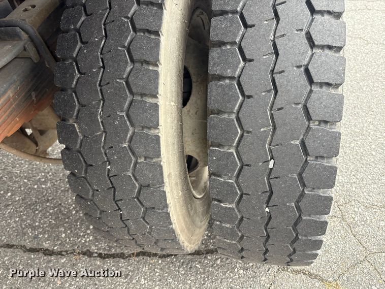 image for item DT2781 2013 Ford F550 flatbed truck