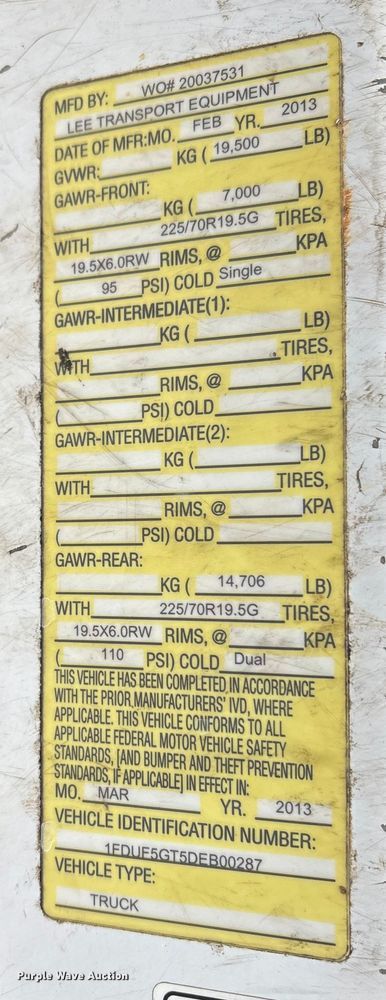 image for item DT2781 2013 Ford F550 flatbed truck