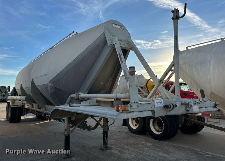 image for item DT6518 1991 Fruehauf HAB-F2-J pneumatic dry bulk trailer