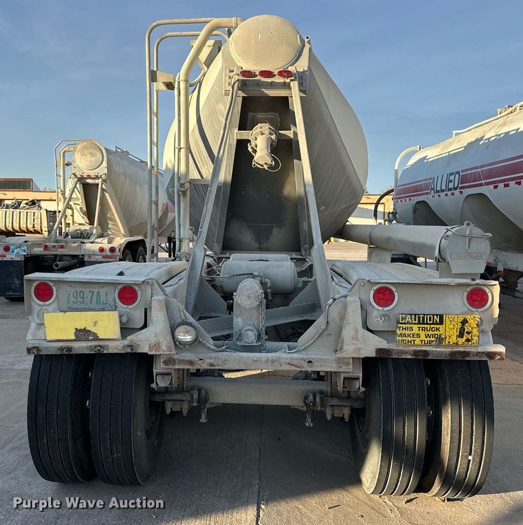 image for item DT6518 1991 Fruehauf HAB-F2-J pneumatic dry bulk trailer