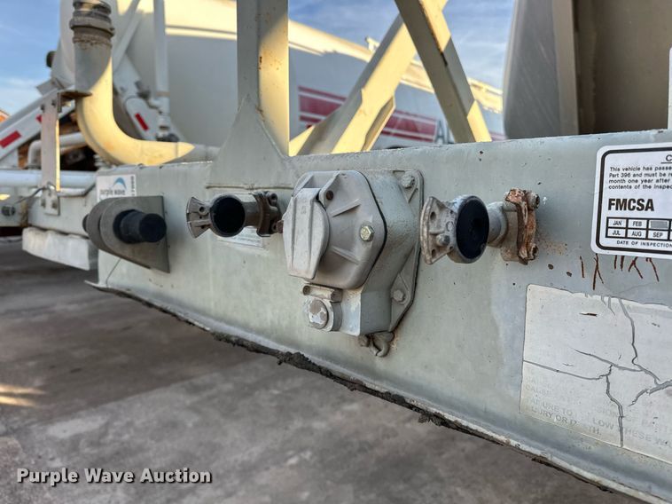 image for item DT6518 1991 Fruehauf HAB-F2-J pneumatic dry bulk trailer