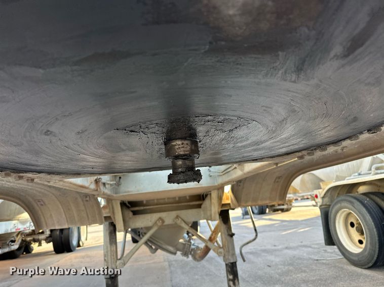 image for item DT6518 1991 Fruehauf HAB-F2-J pneumatic dry bulk trailer