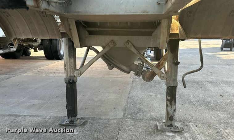 image for item DT6518 1991 Fruehauf HAB-F2-J pneumatic dry bulk trailer