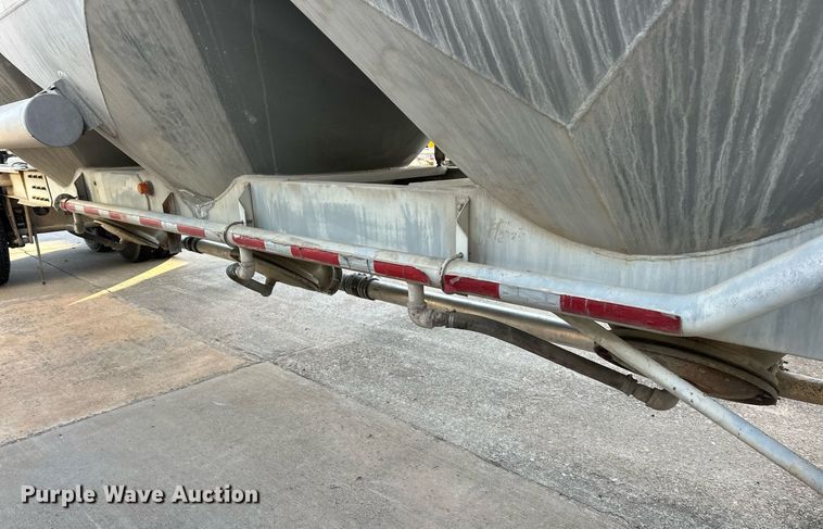 image for item DT6518 1991 Fruehauf HAB-F2-J pneumatic dry bulk trailer