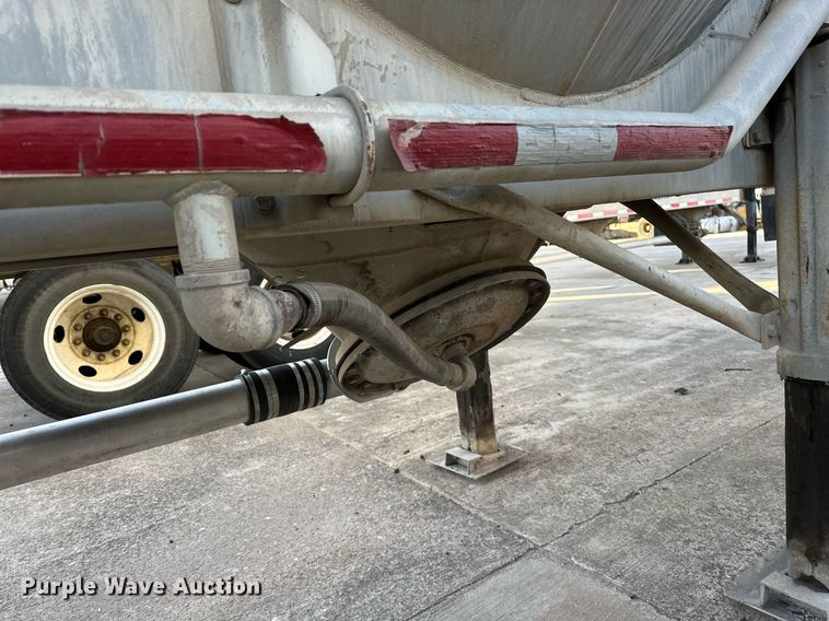 image for item DT6518 1991 Fruehauf HAB-F2-J pneumatic dry bulk trailer