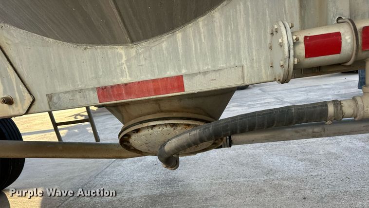 image for item DT6518 1991 Fruehauf HAB-F2-J pneumatic dry bulk trailer