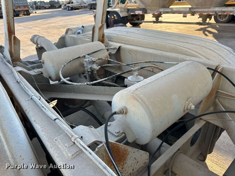 image for item DT6518 1991 Fruehauf HAB-F2-J pneumatic dry bulk trailer