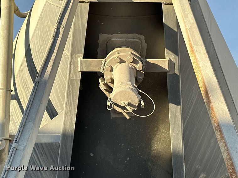 image for item DT6518 1991 Fruehauf HAB-F2-J pneumatic dry bulk trailer