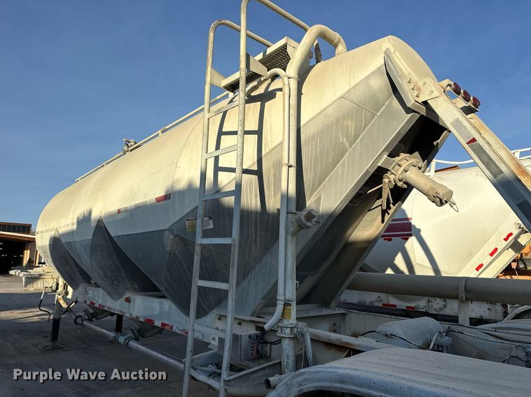 image for item DT6518 1991 Fruehauf HAB-F2-J pneumatic dry bulk trailer