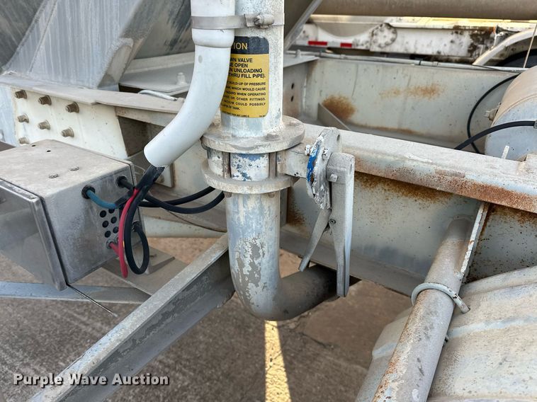 image for item DT6518 1991 Fruehauf HAB-F2-J pneumatic dry bulk trailer