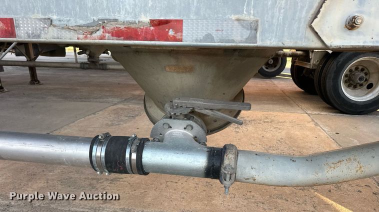 image for item DT6518 1991 Fruehauf HAB-F2-J pneumatic dry bulk trailer