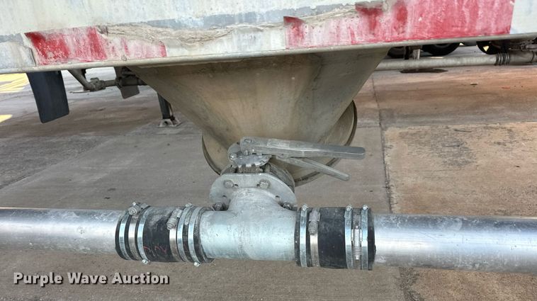 image for item DT6518 1991 Fruehauf HAB-F2-J pneumatic dry bulk trailer