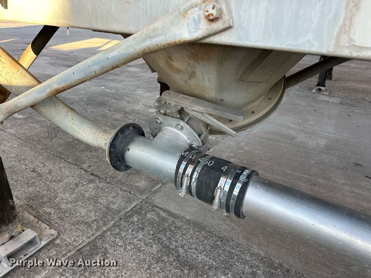 image for item DT6518 1991 Fruehauf HAB-F2-J pneumatic dry bulk trailer