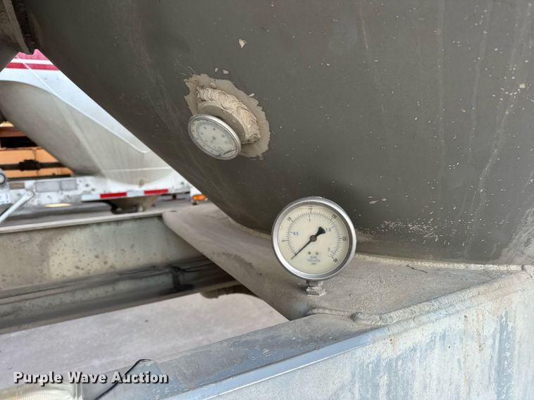 image for item DT6518 1991 Fruehauf HAB-F2-J pneumatic dry bulk trailer