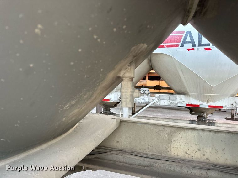 image for item DT6518 1991 Fruehauf HAB-F2-J pneumatic dry bulk trailer