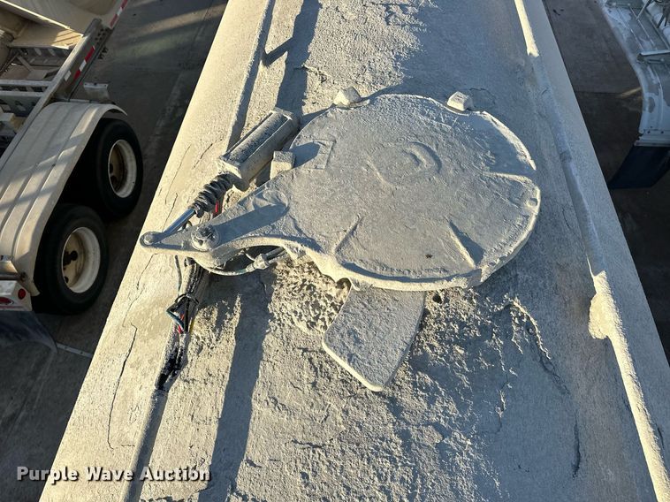 image for item DT6518 1991 Fruehauf HAB-F2-J pneumatic dry bulk trailer