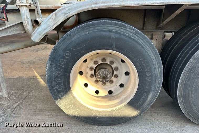 image for item DT6518 1991 Fruehauf HAB-F2-J pneumatic dry bulk trailer