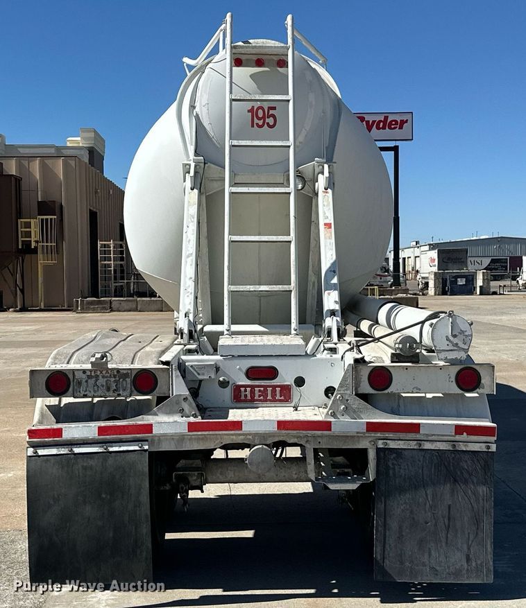 image for item DT6519 2006 Heil pneumatic dry bulk trailer