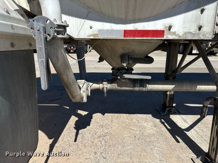 image for item DT6519 2006 Heil pneumatic dry bulk trailer