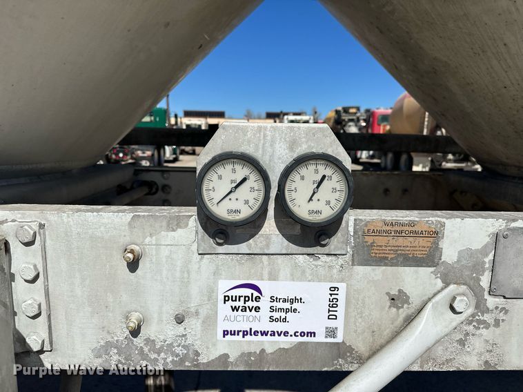 image for item DT6519 2006 Heil pneumatic dry bulk trailer